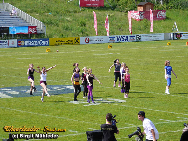 ../Images/2008charitybowlX 013.jpg